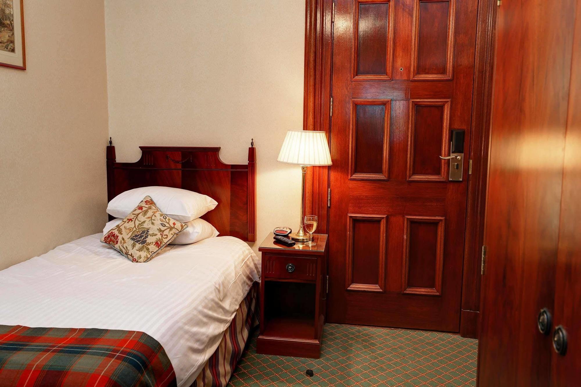 Best Western Cartland Bridge Hotel Ланарк Номер фото